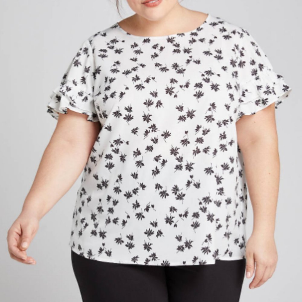 Lane Bryant 22 b/w flutter sleeve top tee plus